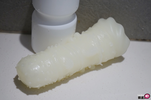 台湾SexTasty好硬杯-刺激提升-太好玩了!用飞机杯把兔子先生KO;10