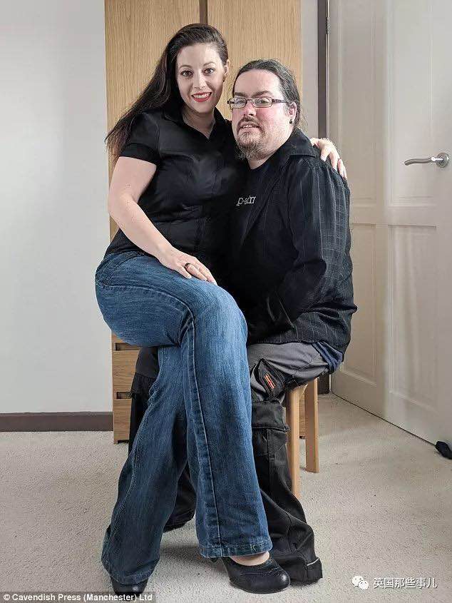 家里有3000件情趣玩具，这位情趣用品体验师每年能赚26万6